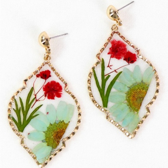 Handmade Real Pressed Dried Flower Botanical Resin
Earrings - Picture 1 of 14